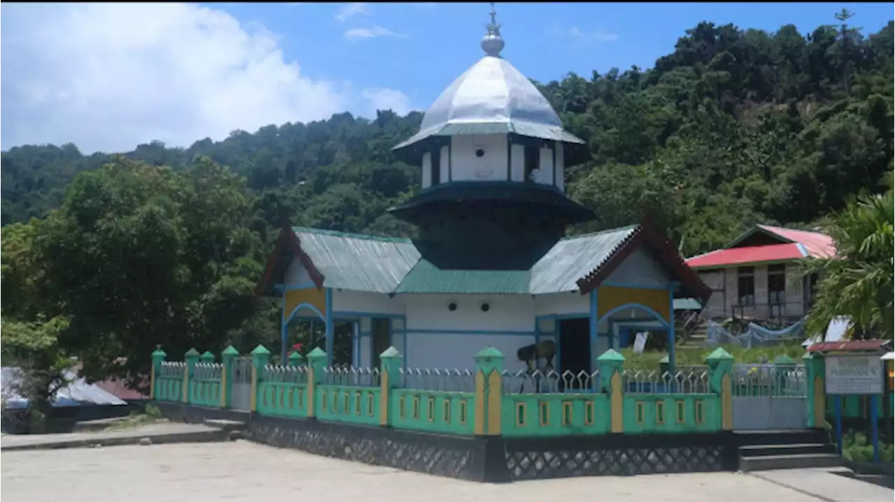 Masjid Tua Patimburak, Masjid Pertama di Papua Barat