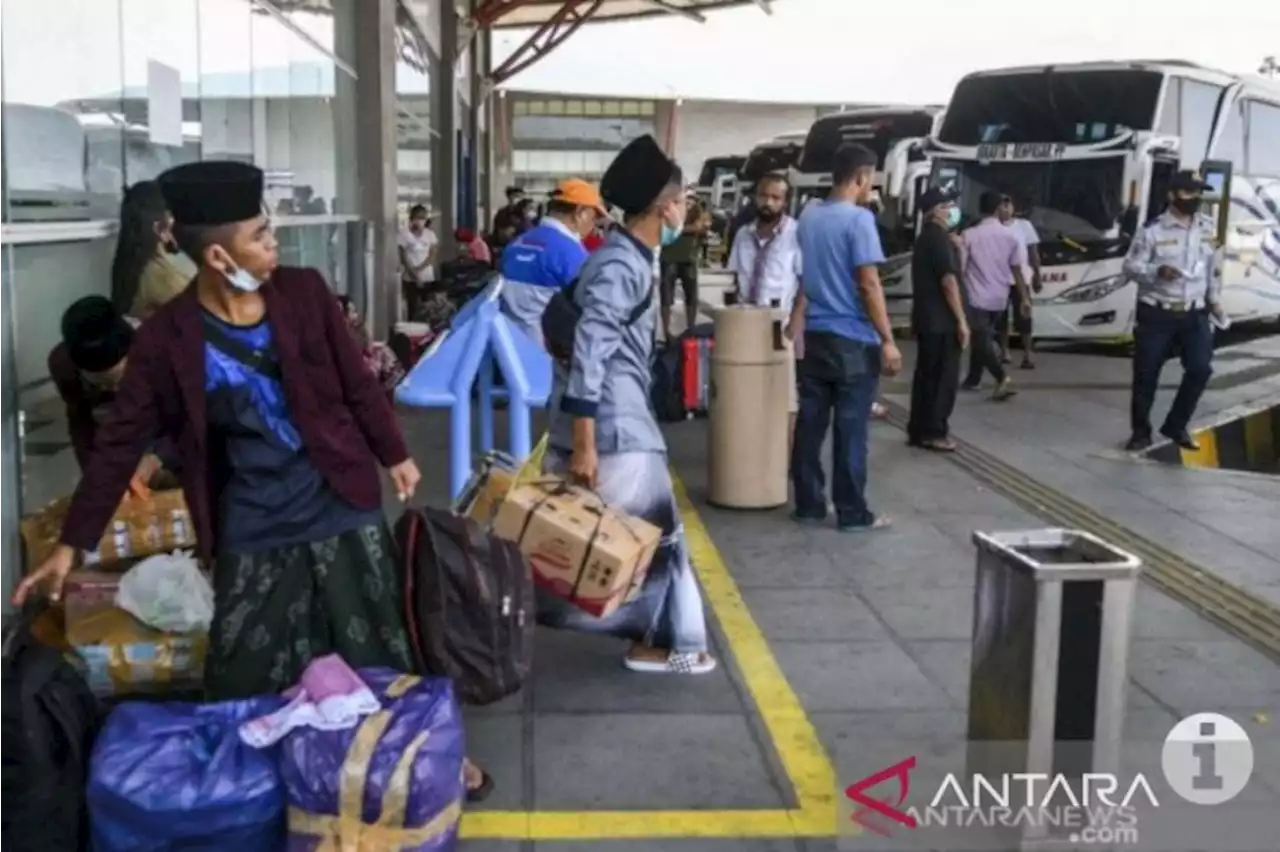 Puluhan bus antarkota di Terminal Pulo Gebang tidak layak jalan