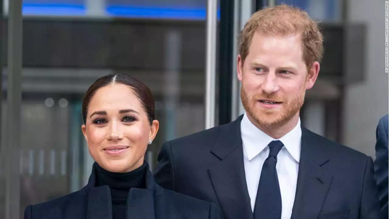 Harry and Meghan visit Queen Elizabeth II on way to Invictus Games