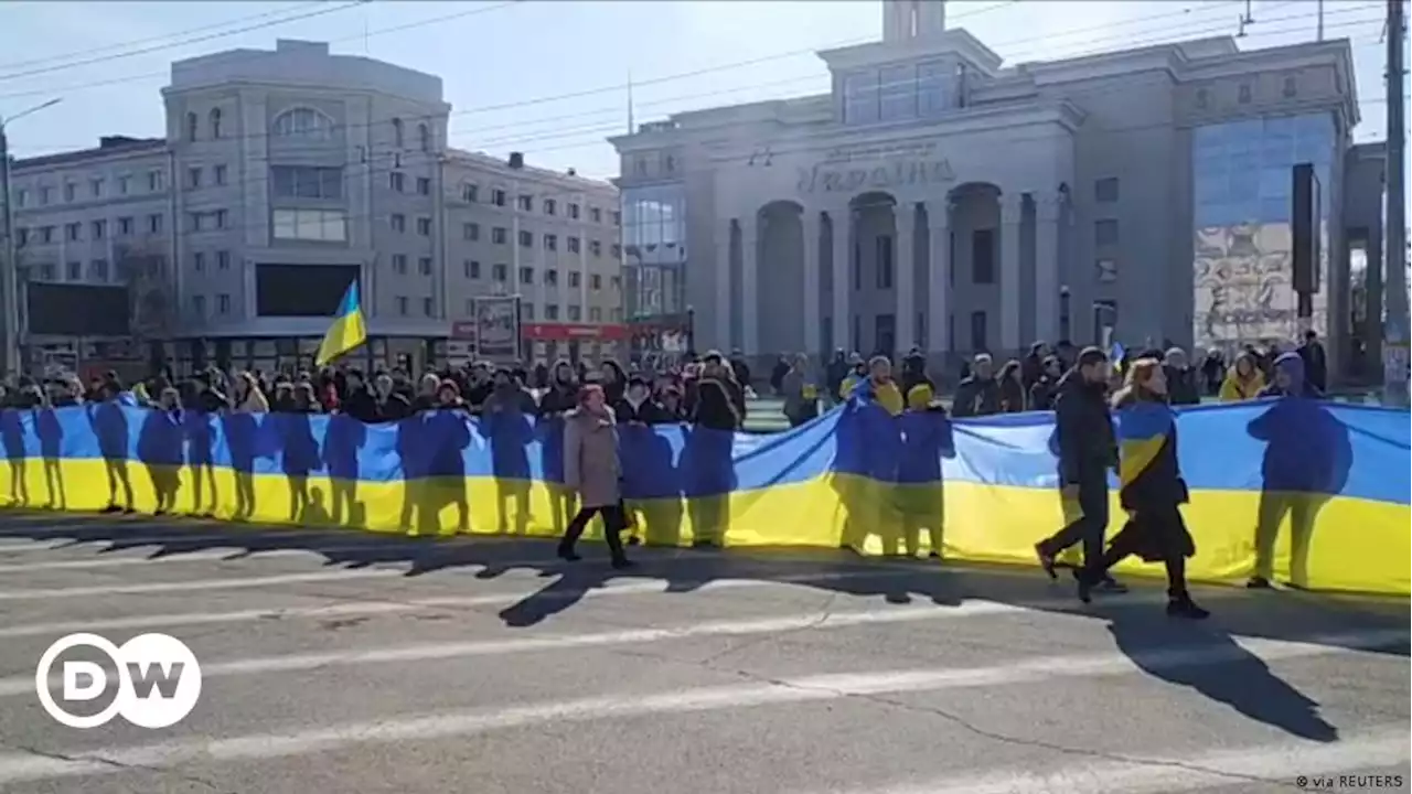 Мэр Херсона: 'Де-юре мы - Украина, а де-факто - в оккупации' | DW | 12.04.2022