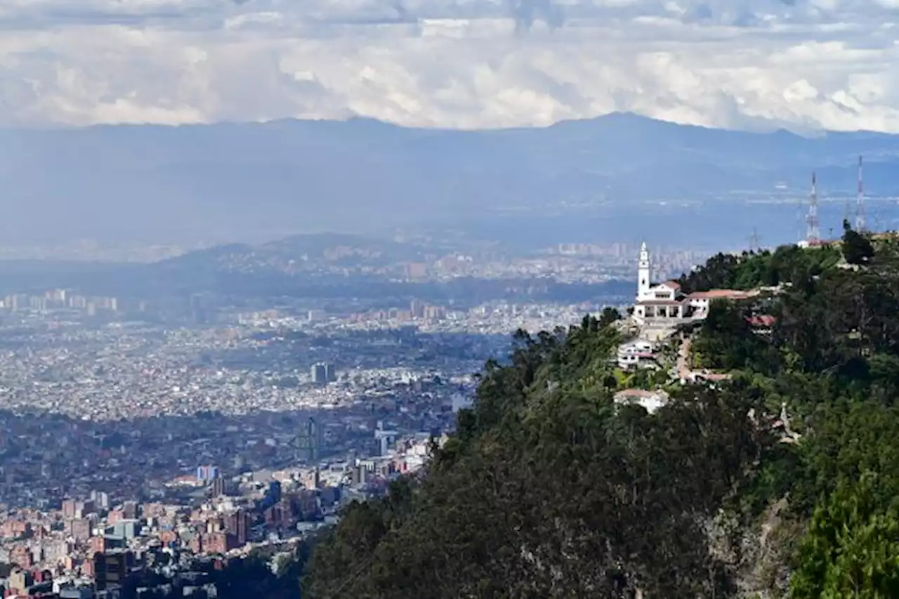 Más de 22.000 personas subieron el sendero de Monserrate este Jueves Santo