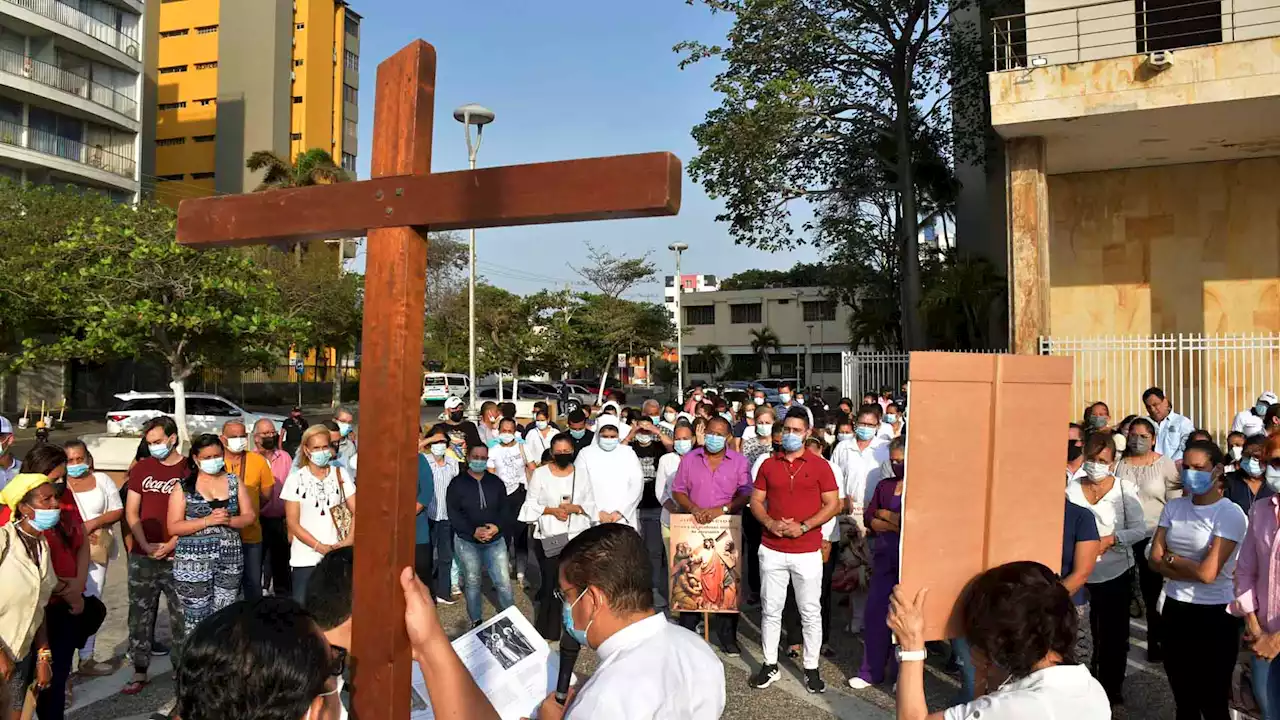 Feligreses viven una jornada de oración el Viernes Santo en Barranquilla