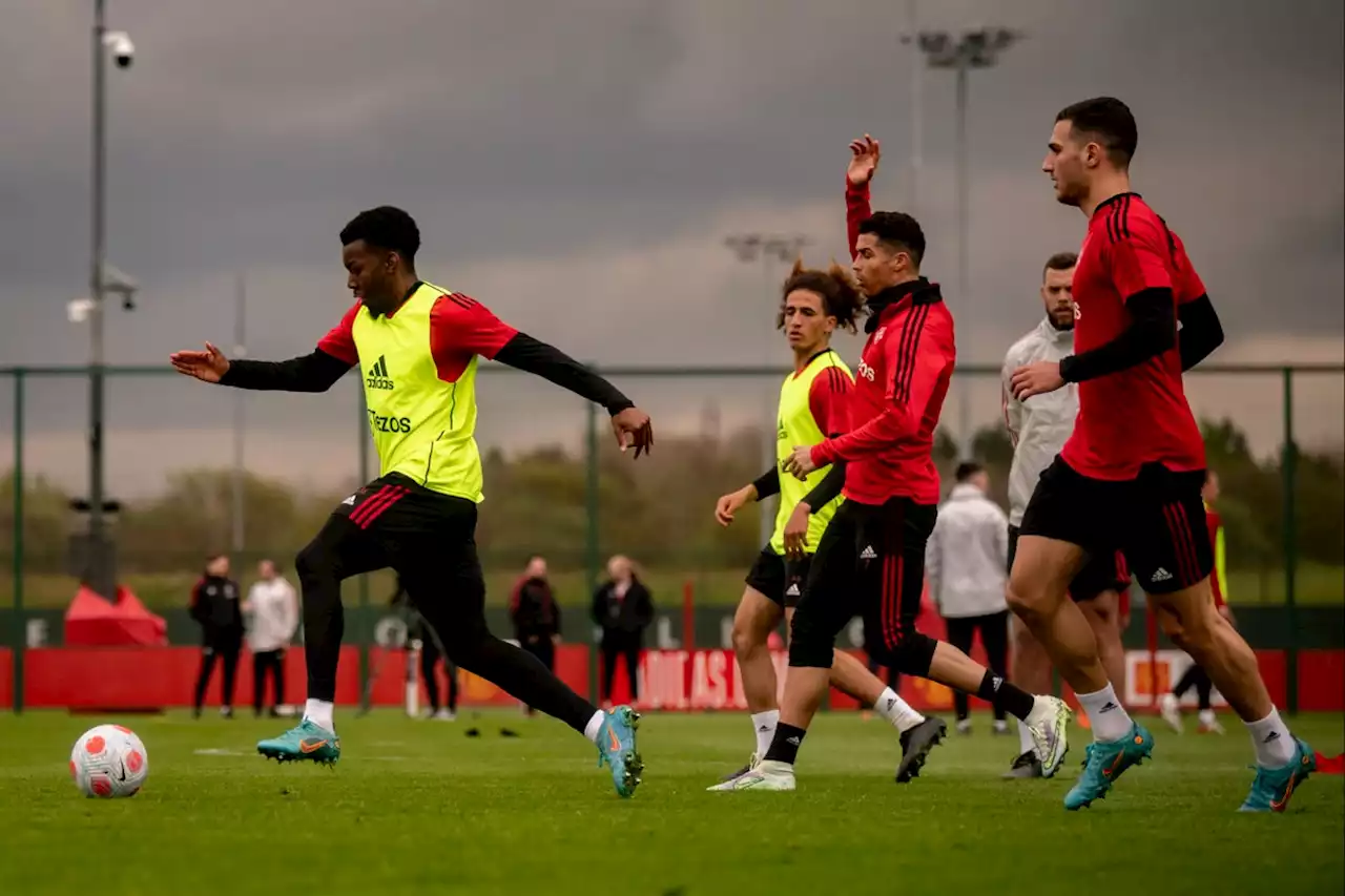 Man United fans stage anti-Glazer protest outside training ground