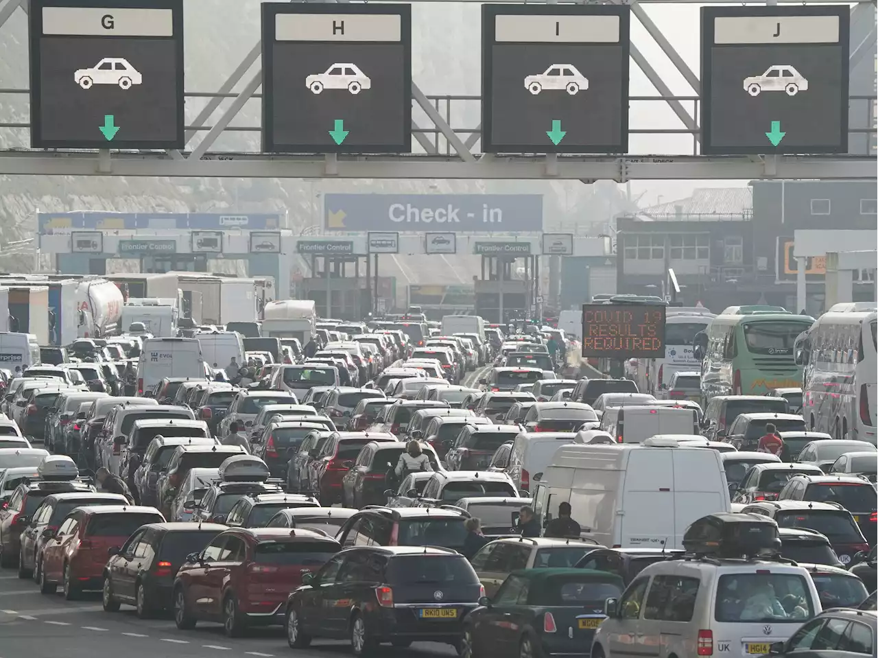 Ten worst Easter traffic hotspots holidaymakers warned to avoid as getaway begins