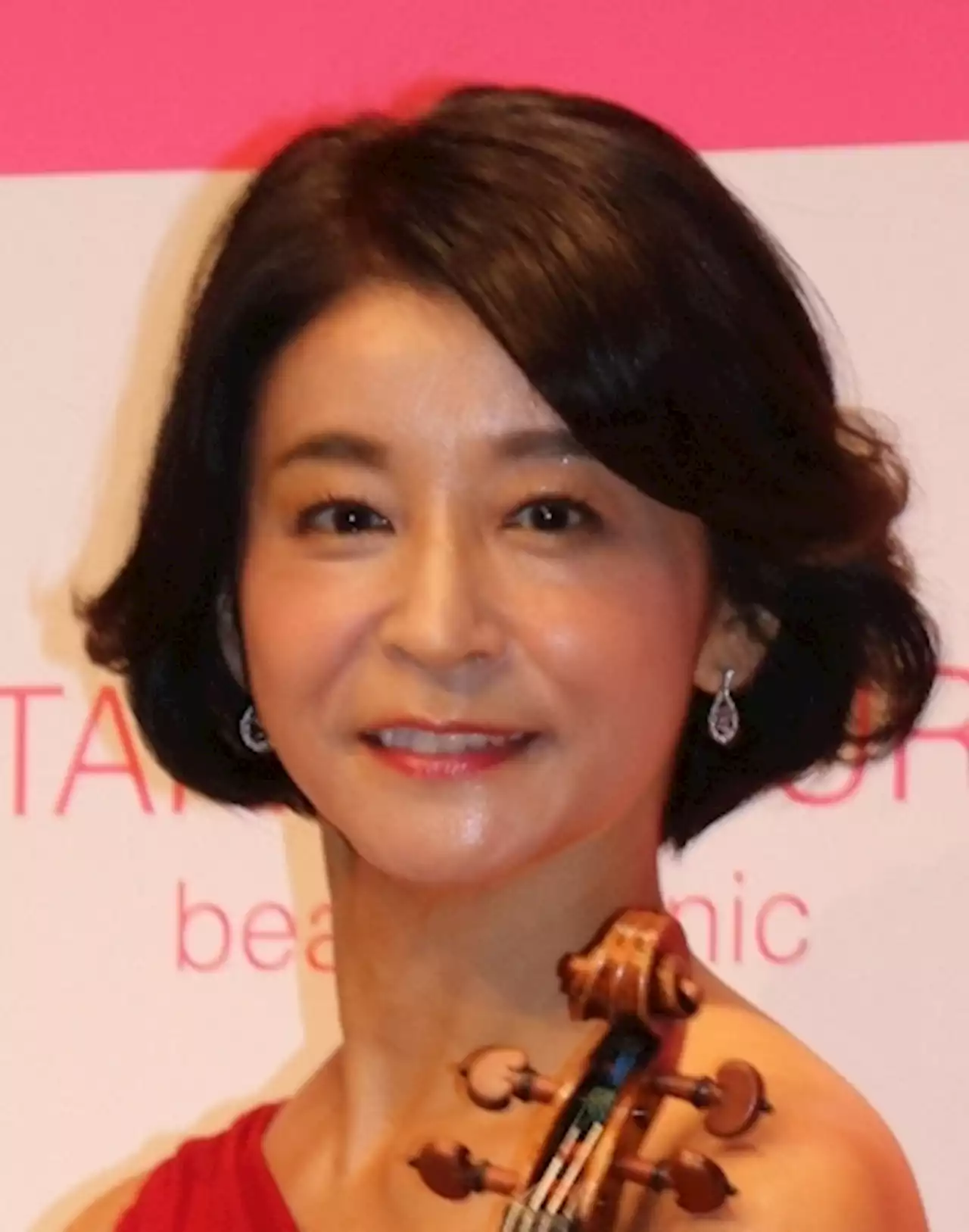 高嶋ちさ子、まさかの土下座！超高級パフェに大興奮「やばい！」「最高！」 - トピックス｜Infoseekニュース