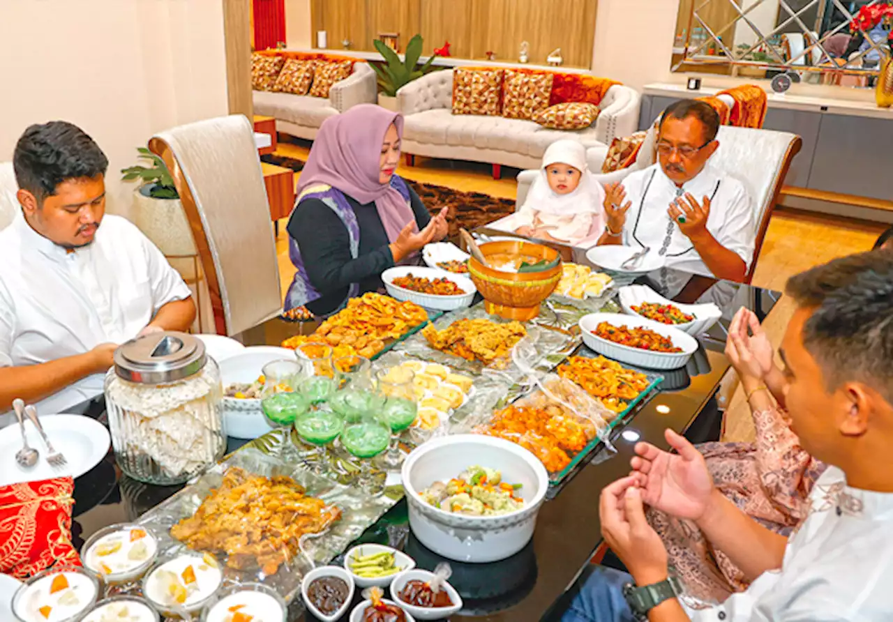 Awali Buka Puasa dengan Bumbu Kacang, Siomay Paling Favorit