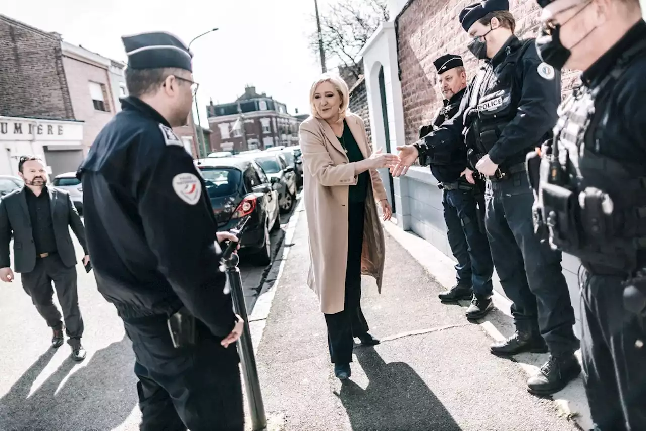 EN DIRECT - Présidentielle: Marine Le Pen chahutée lors de son déplacement dans le Vaucluse