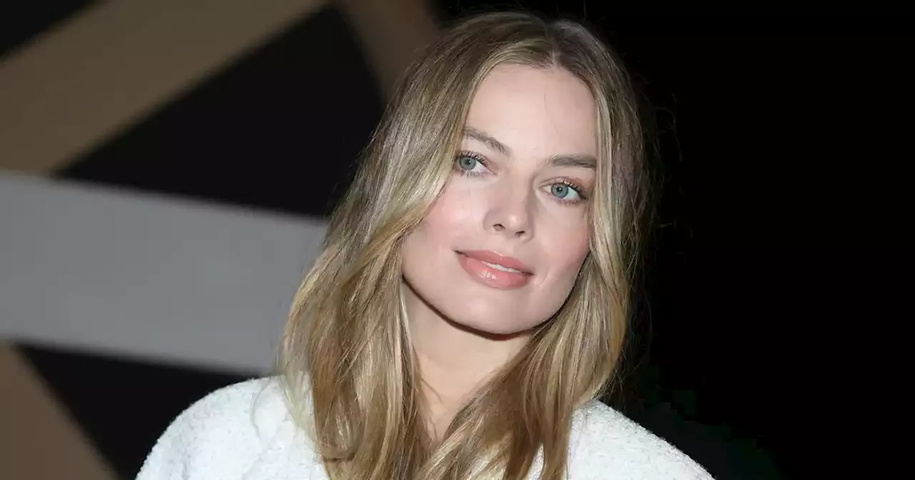 Avalanche de mèmes sur la ressemblance entre Margot Robbie et Emma Mackey France Head Topics