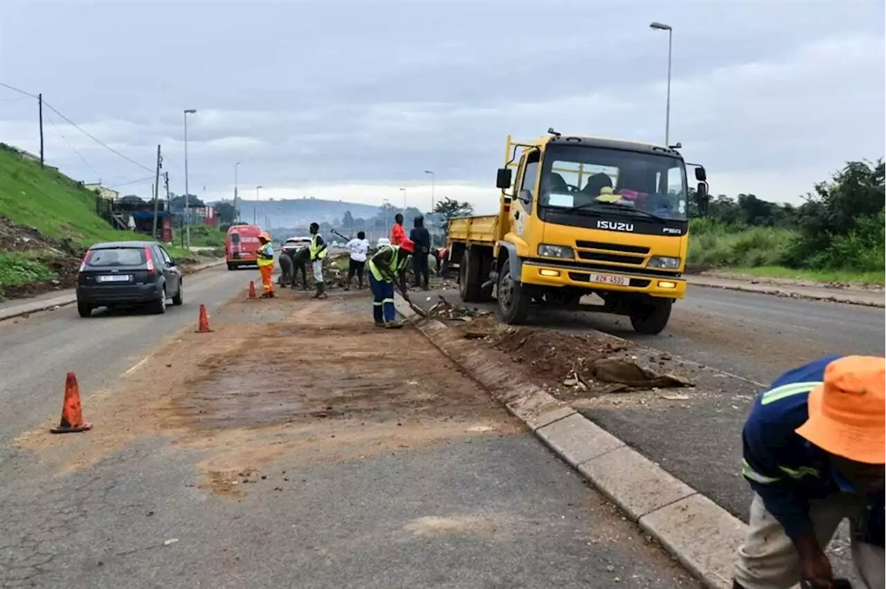 KZN flood aftermath: Damaged roads cause traffic jams, delay emergency services | News24