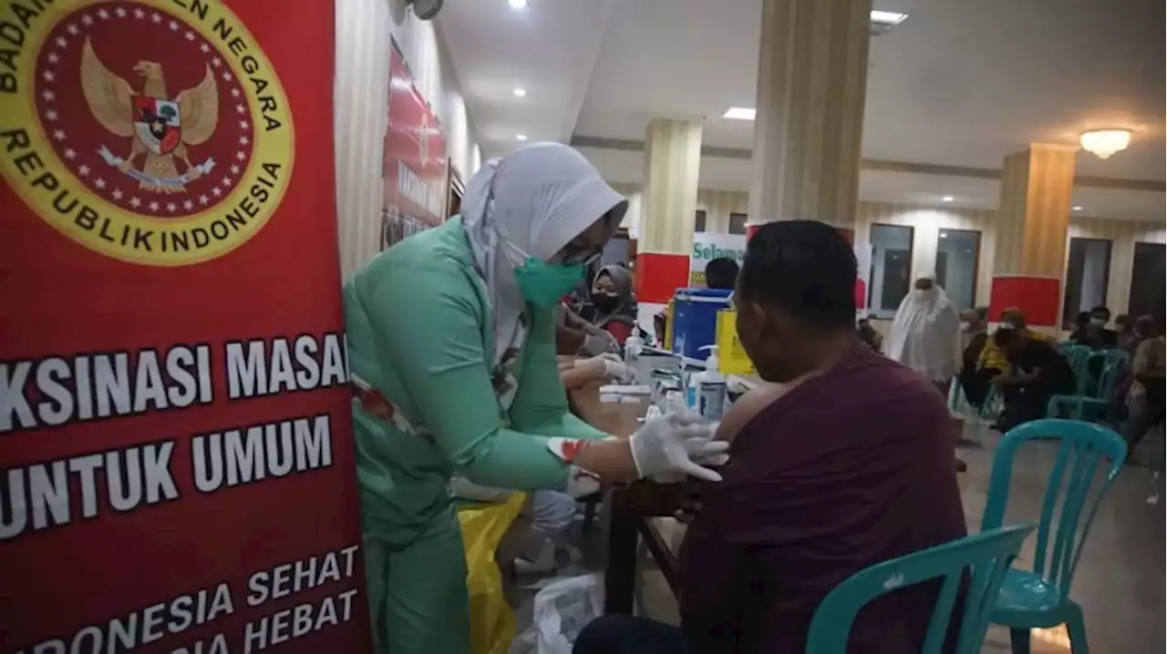 Permudah Pelayanan, Binda Papua Gelar Vaksinasi Usai Sholat Tarawih di Masjid