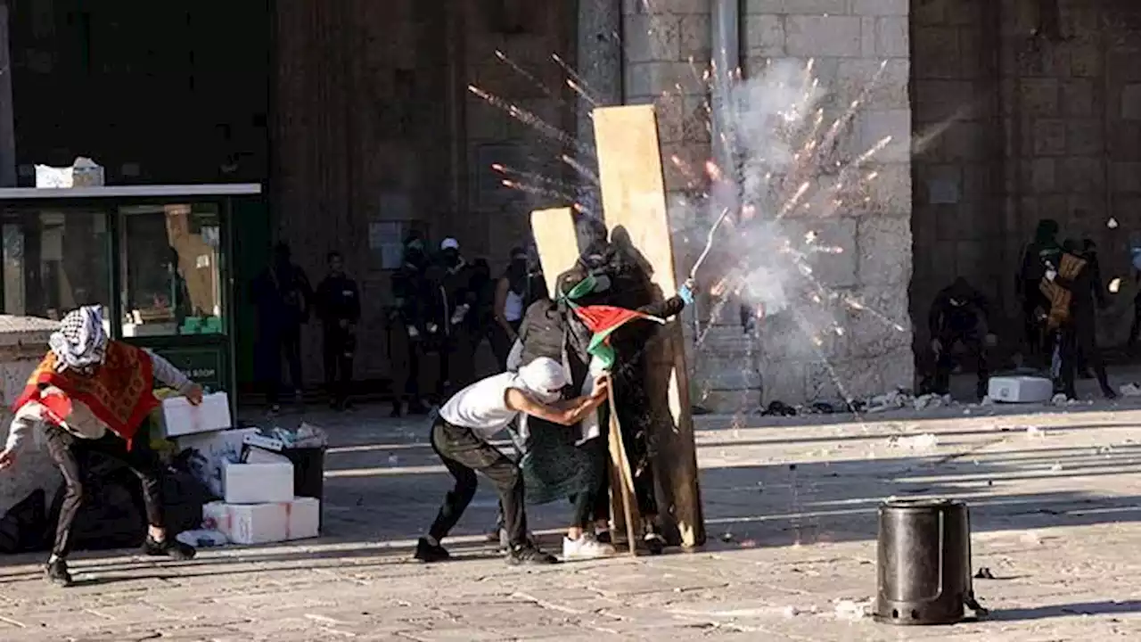 Warga Palestina Bentrok dengan Polisi Israel di Masjid Al Aqsa