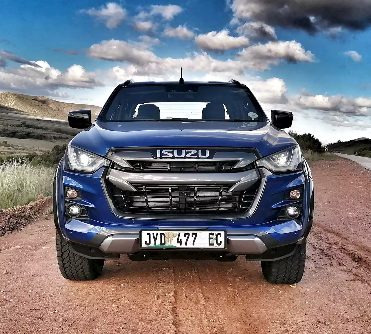 WATCH: Isuzu D-Max V-Cross declares war on Hilux and Ranger