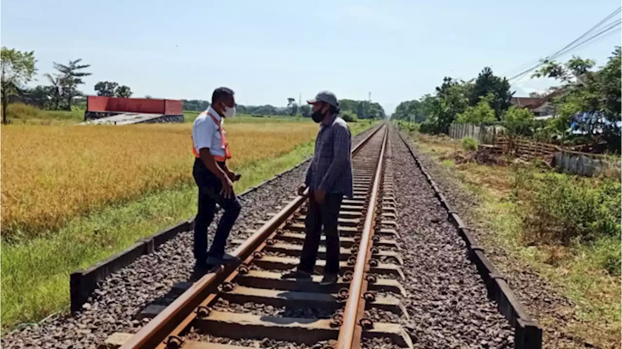 Jelang Arus Mudik, KAI Tertibkan Lintasan Liar di Banyuwangi