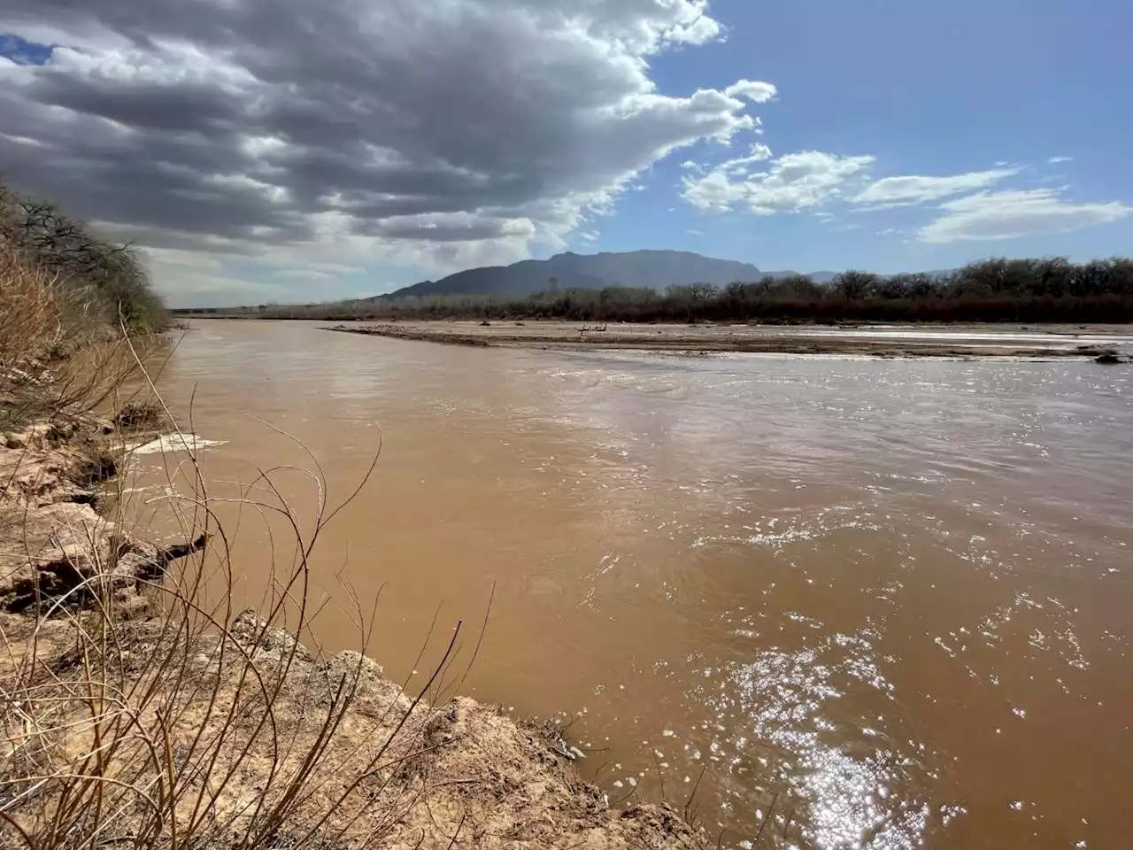 Expanding drought leaves western US scrambling for water