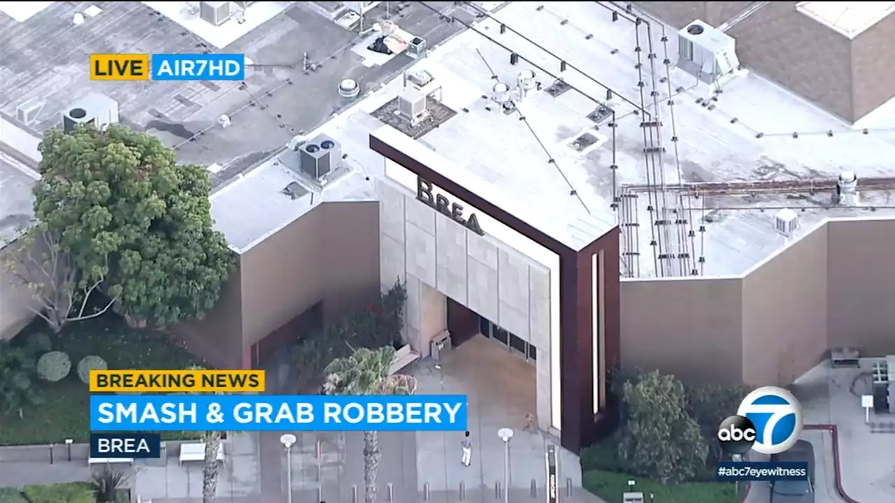 Smash-and-grab robbers armed with hammers target Brea Mall jewelry store, police say