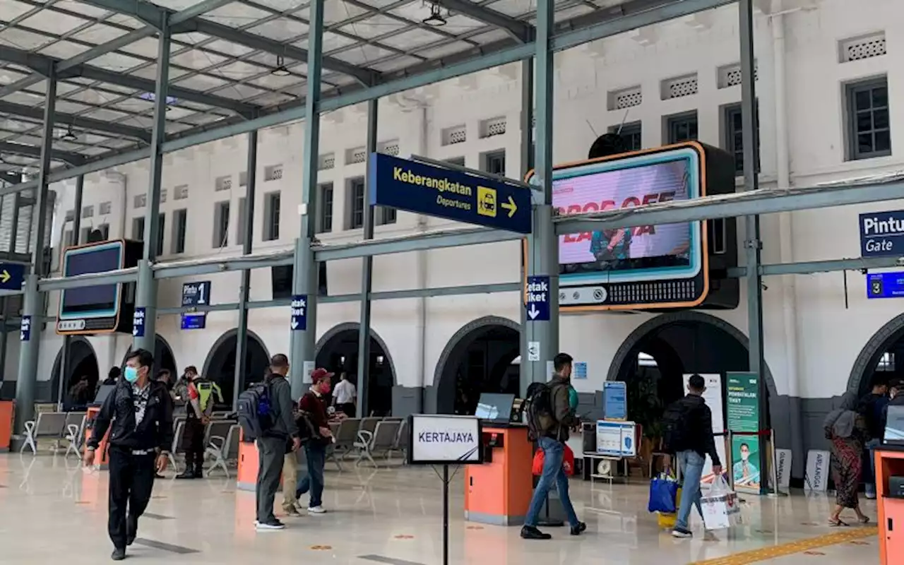 Mudik Lebaran 2022, KAI Siapkan Pengamanan di Stasiun Pasar Senen | Ekonomi - Bisnis.com