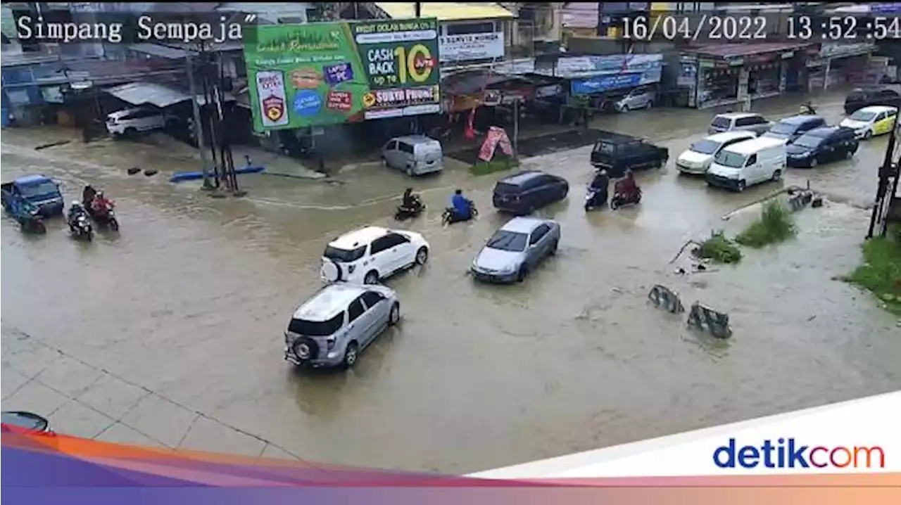 3 Jam Diguyur Hujan, 5 Jalan Protokol di Samarinda Terendam Banjir