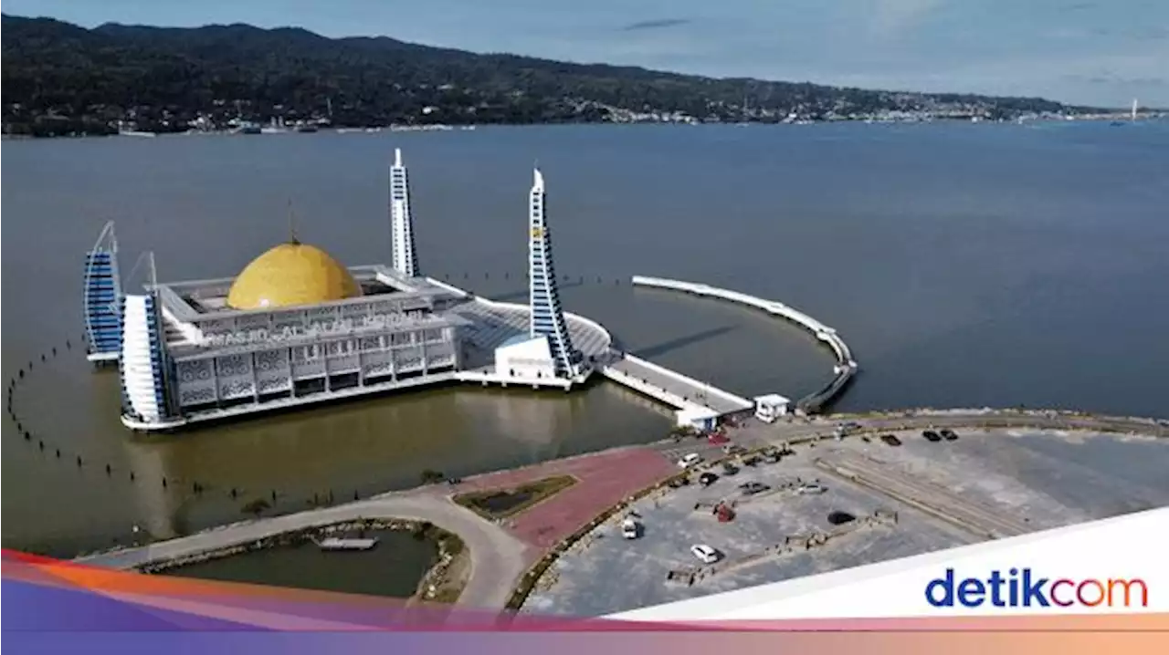 Melihat Lebih Dekat 20 Masjid Terunik di Nusantara (2)