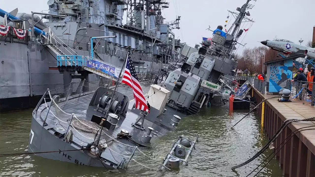 USS The Sullivans, which fought in WWII, partially sinks in Buffalo