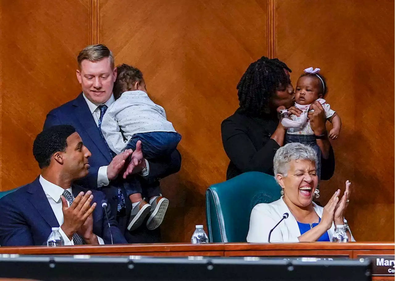 City Council unanimously approves paid parental leave for Houston employees after decade-long push