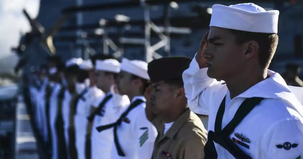 Navy offers big bonuses as job market heats up