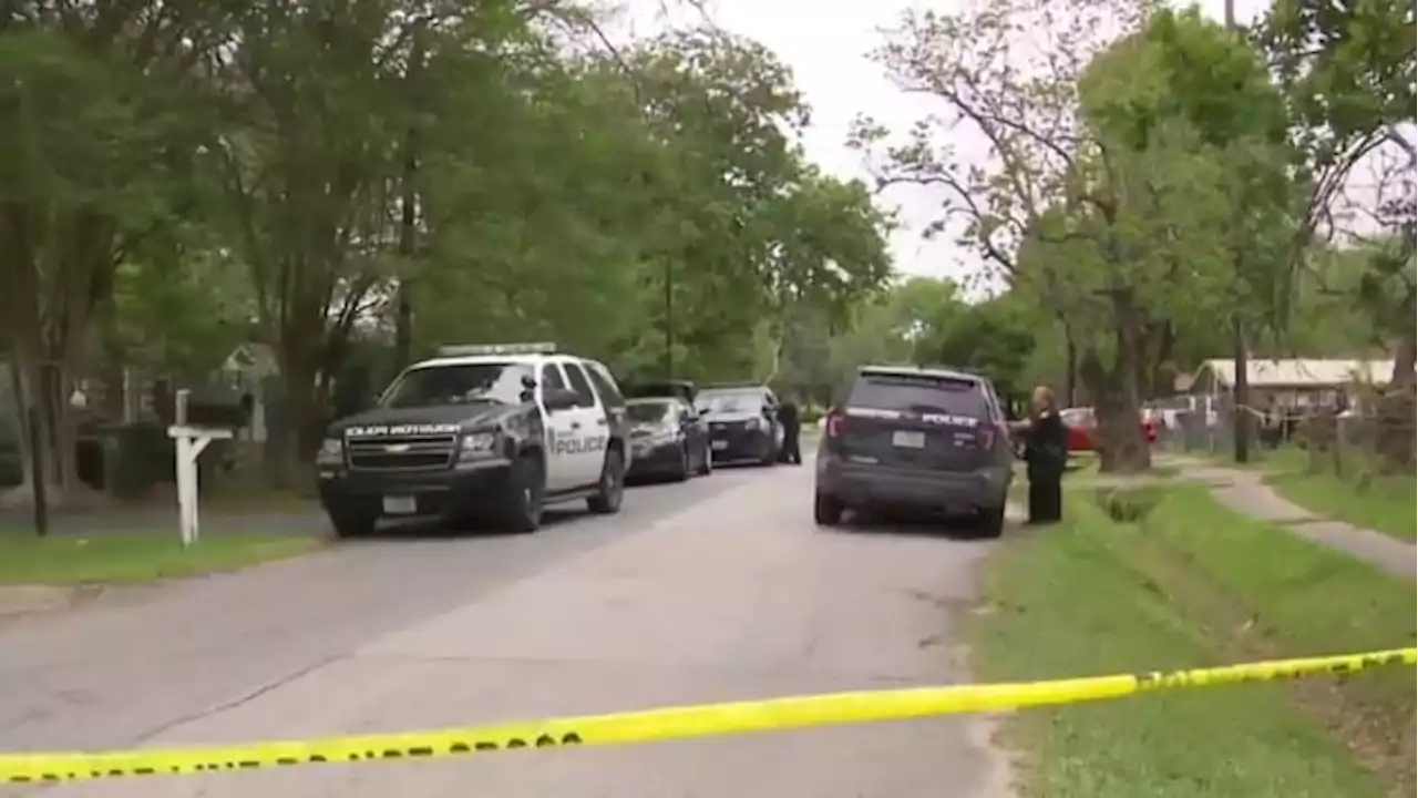 Man finds neighbor shot to death inside home in northeast Houston