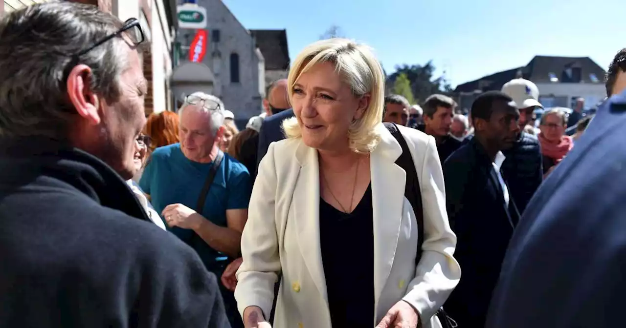 Marine Le Pen se veut une « mère de famille », parmi les siens à Saint-Rémy-sur-Avre