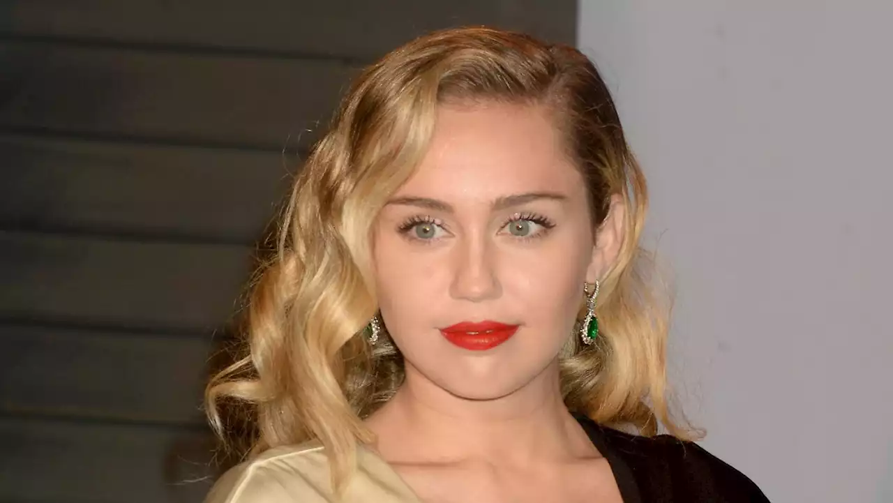 Miley Cyrus zeigt sich mit ihrer neuen Liebe