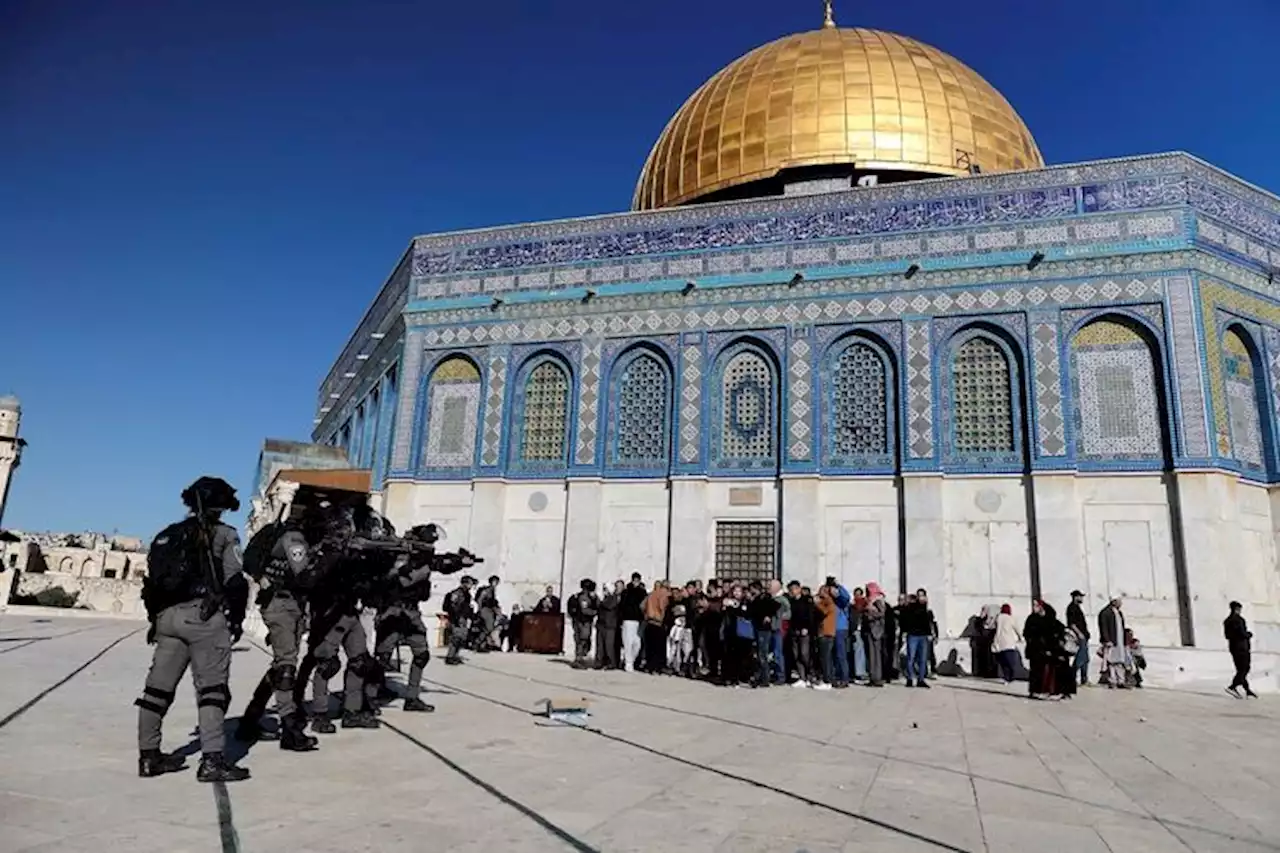 Warga Palestina Ditodong Senjata Api Saat di Masji Al-Aqsa, Indonesia Ambil Sikap - Pikiran-Rakyat.com