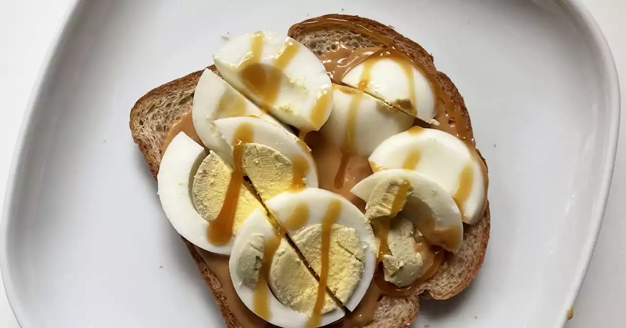 So, I Tried That Weird Poosh Toast With Peanut Butter, Eggs, and Honey