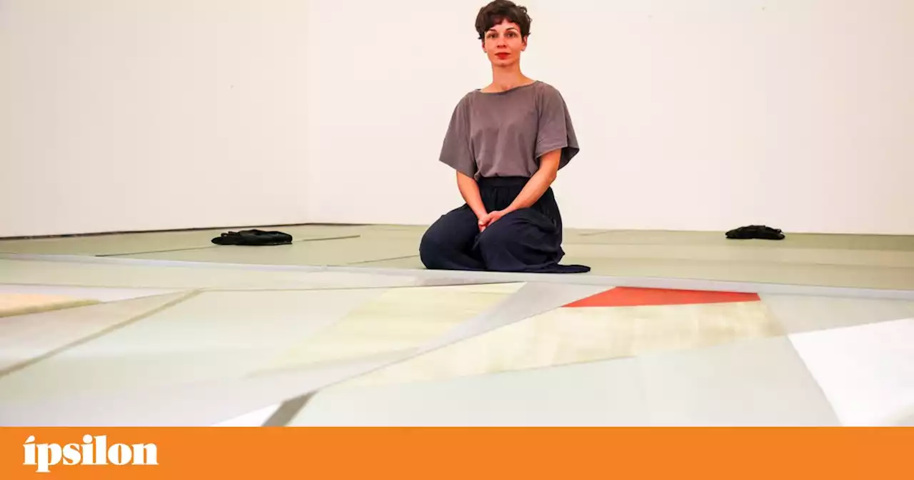 Ver e cair com a pintura de Isabel Simões