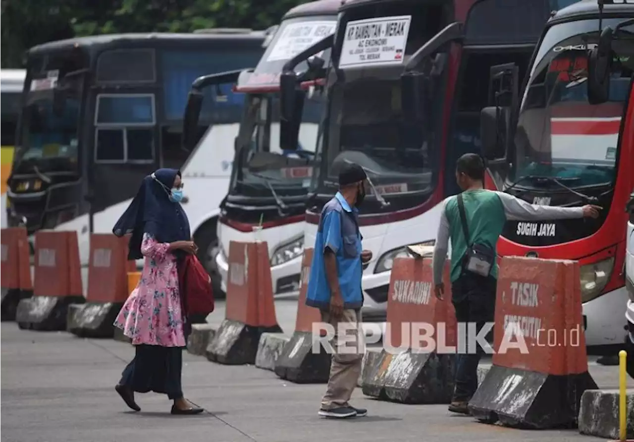 Belum Ada Lonjakan Jumlah Penumpang Mudik di Terminal Kampung Rambutan |Republika Online