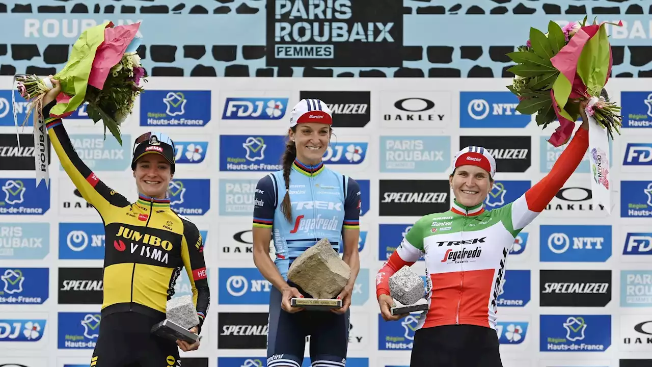 Direct vidéo - Paris-Roubaix dames : les coureuses traversent les secteurs pavés dans la poussière