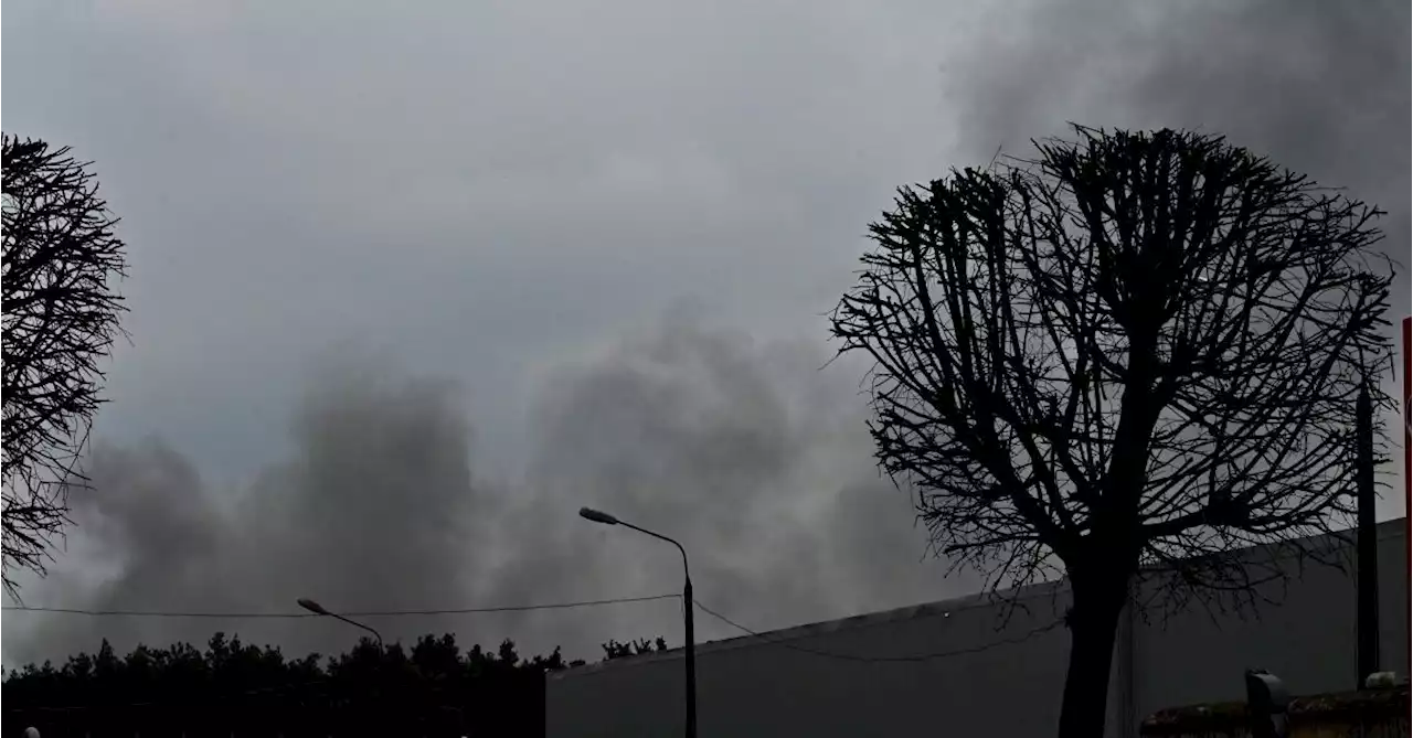 Guerre en Ukraine: de nouvelles explosions à Kiev, un mort dans le bombardement d’une usine militaire