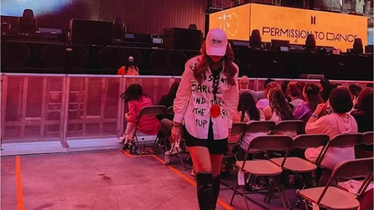 Bikin Iri, Luna Maya Pamer Nonton BTS di Las Vegas