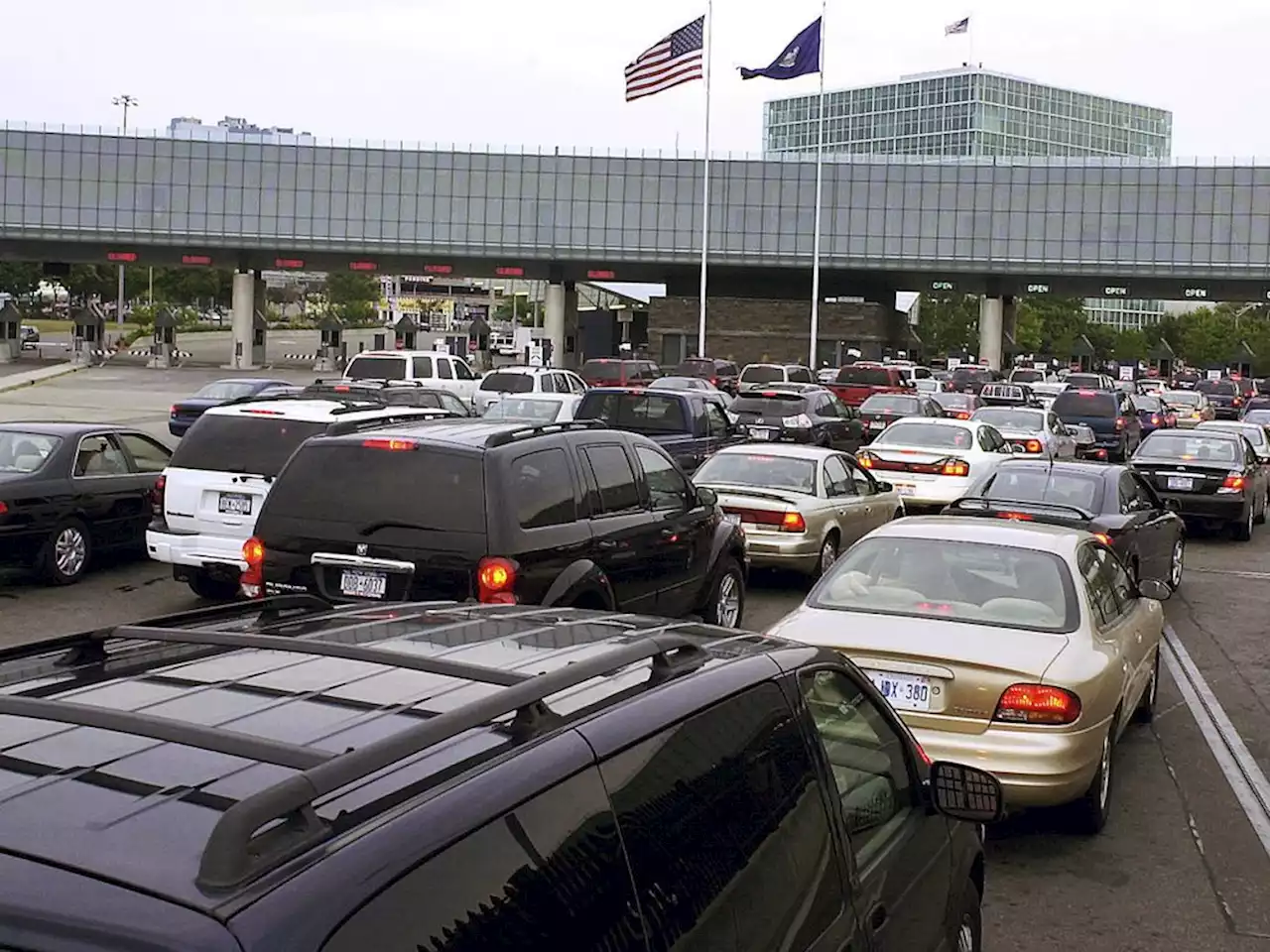 Traffic Alert: Surrey Mounties issue advisory about longer than normal waits at U.S. border