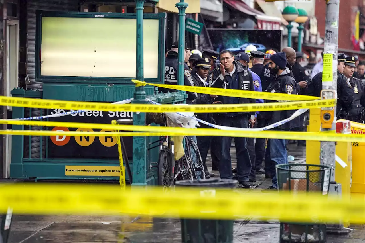 Five to split $50,000 reward in New York subway shooting case