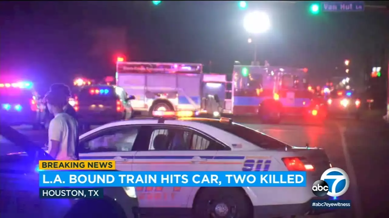 2 killed when Amtrak train headed to LA crashes into car in Texas