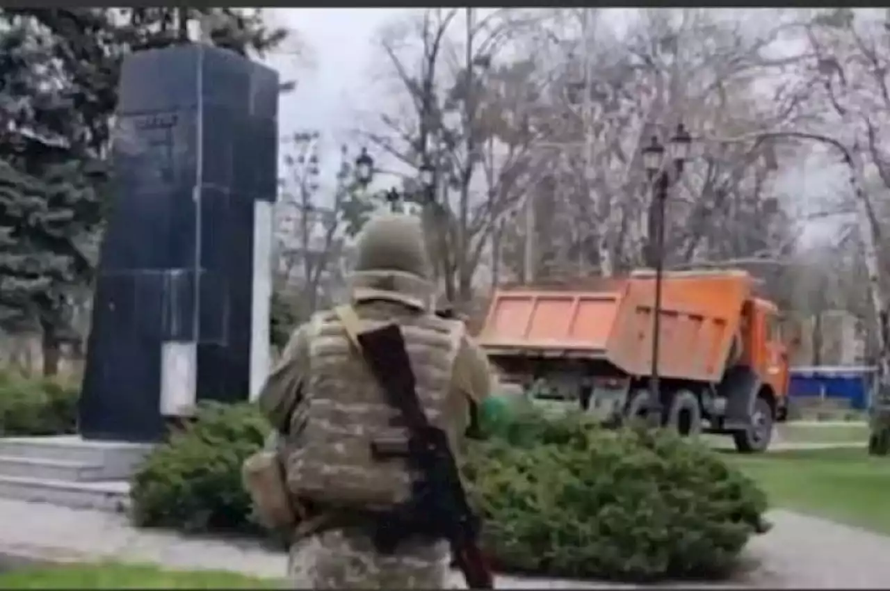 В Харькове снесли памятник маршалу Жукову