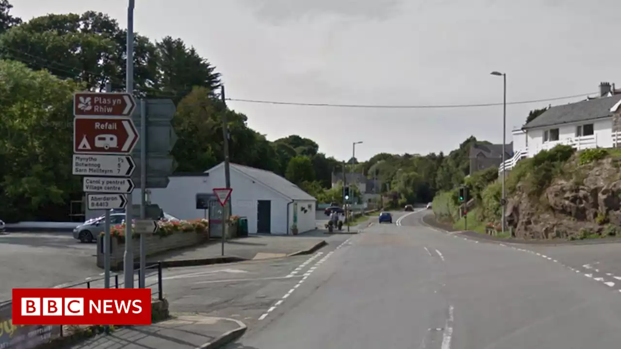 Llanbedrog: Three teens hurt after car crashes into wall