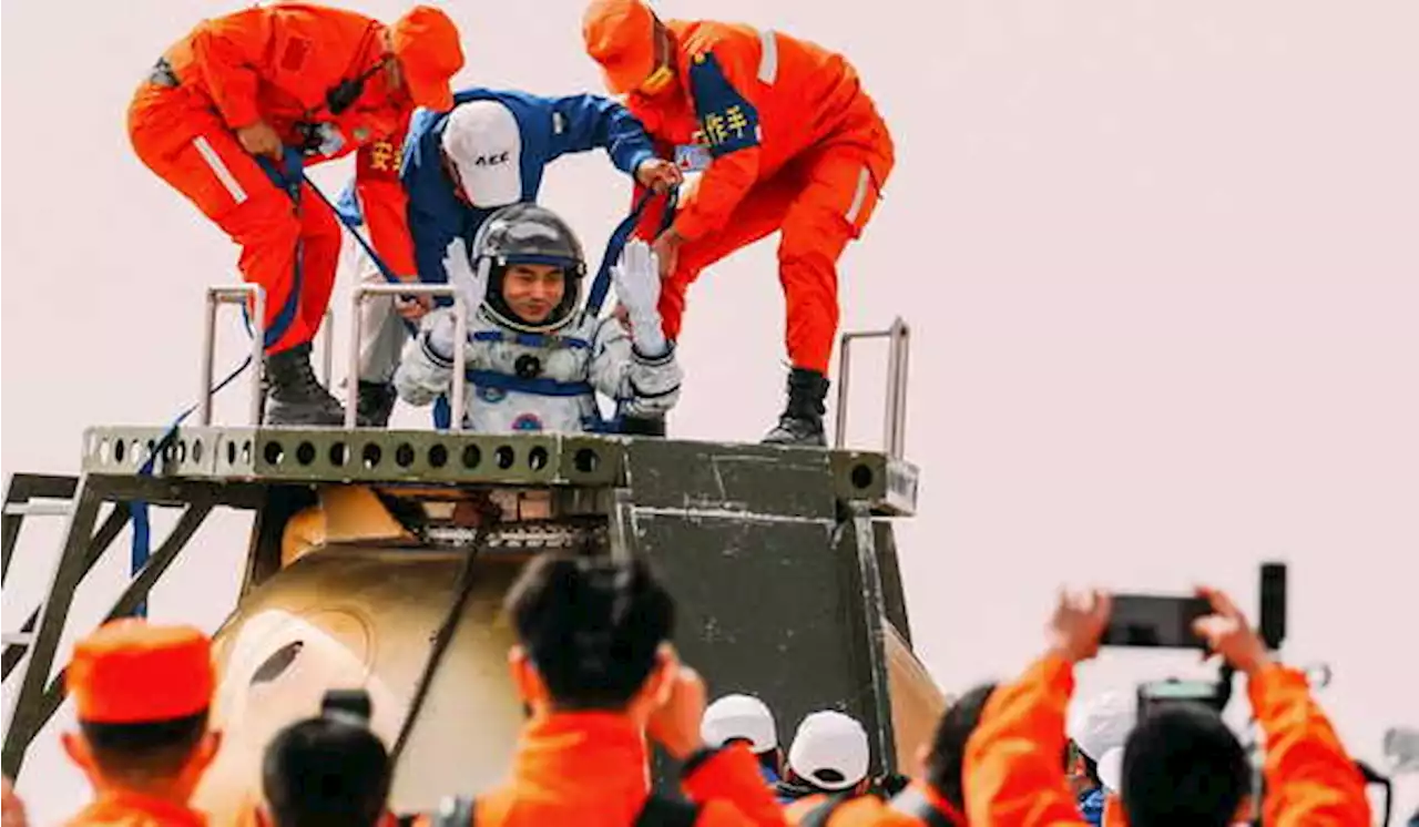 Setelah 6 Bulan, Astronaut Tiongkok Kembali ke Bumi