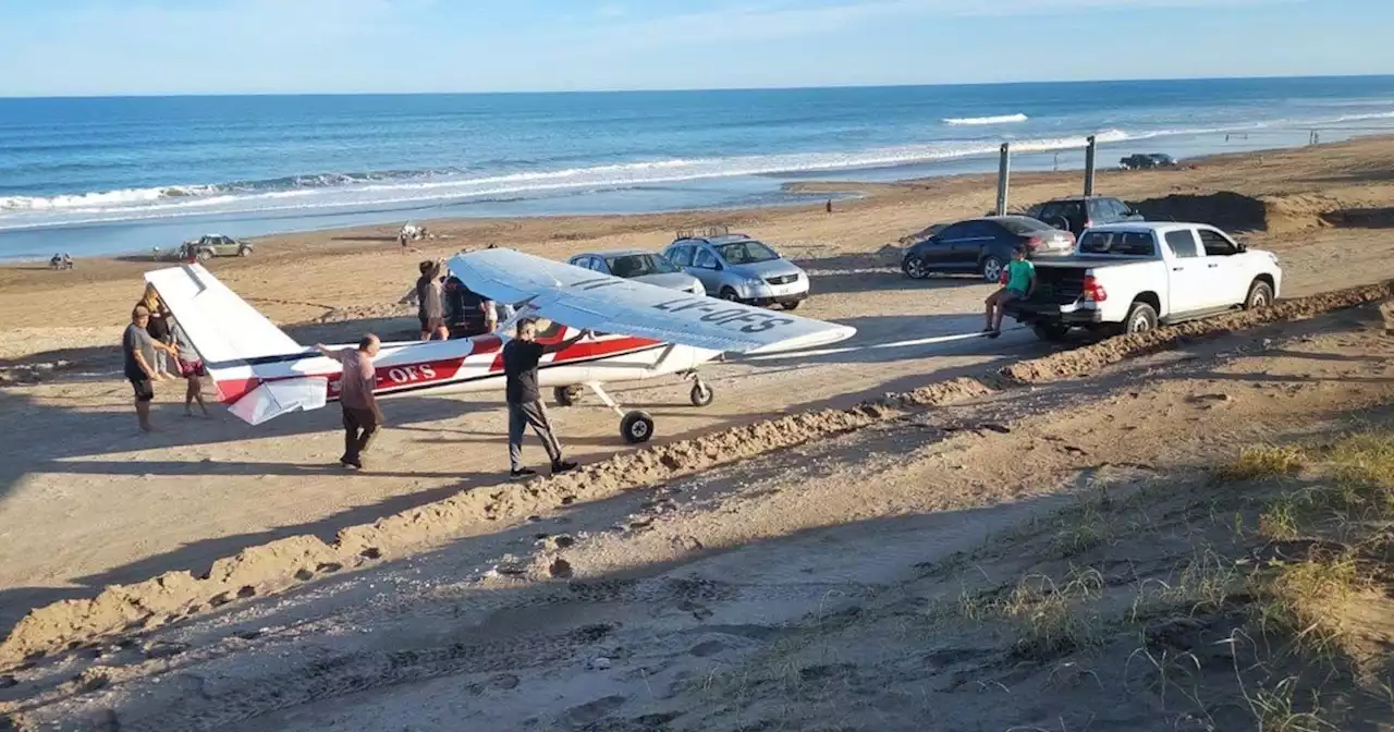 En pleno fin de semana largo, una avioneta aterrizó de emergencia en una playa de Necochea