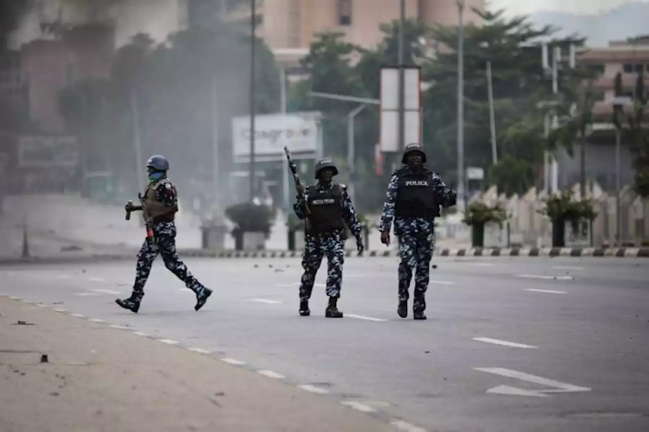 Imo: Security agents, unknown gunmen engage in gun battle