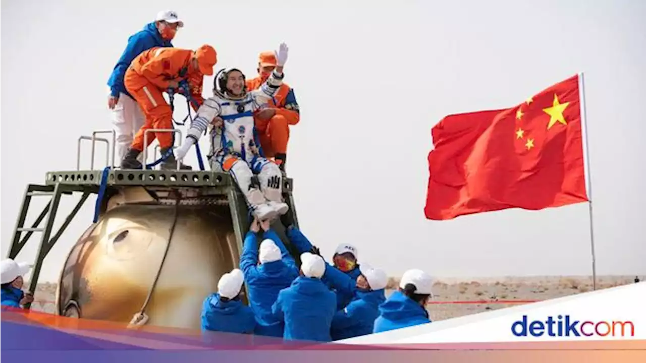 Momen Astronot China Kembali ke Bumi Usai 183 Hari di Luar Angkasa