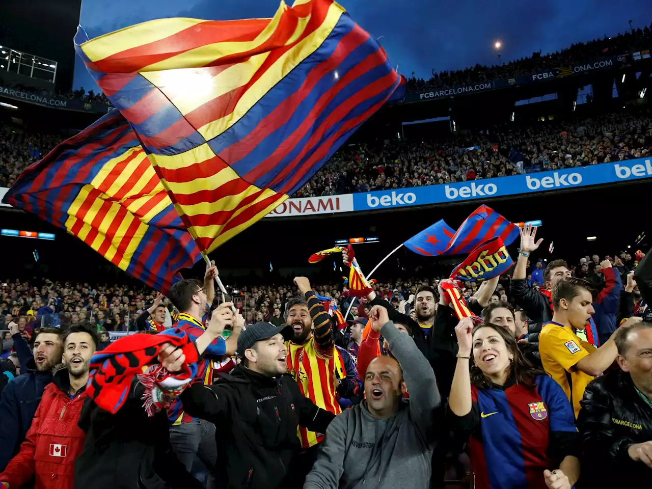 جماهير برشلونة تدعو لتنظيم احتجاجات بعد اجتياح جماهير فرانكفورت لملعب «كامب نو»