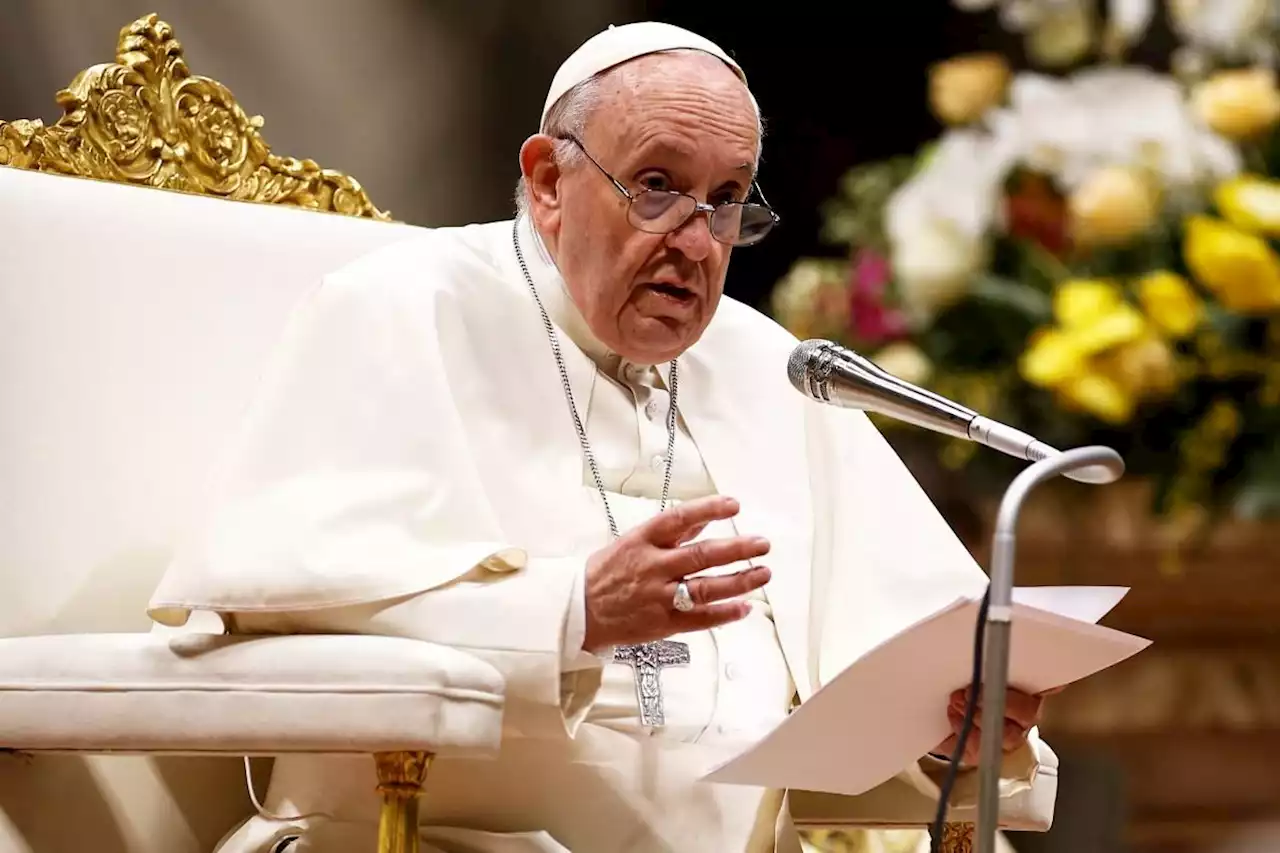 Pope Francis condemns cruelty of Ukraine war at Easter vigil service