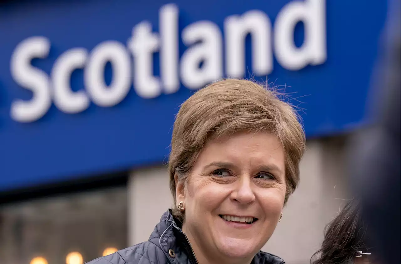 Nicola Sturgeon reported to police over apparent face mask law breach