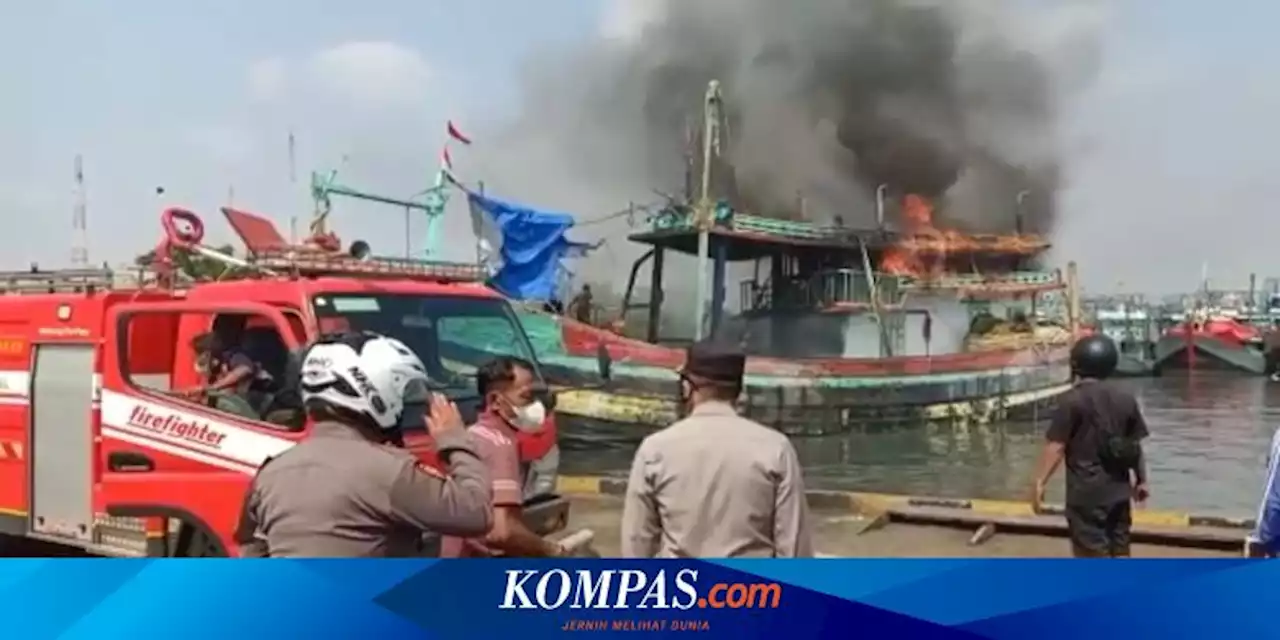 Kapal Terbakar di Pelabuhan Pelindo Tegal, Api Diduga dari Ruang Nahkoda