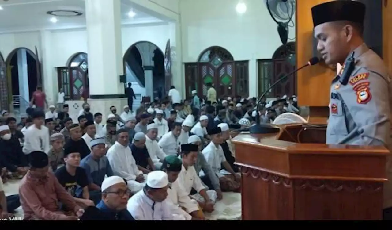 Kapolres Palopo Safari Subuh di Masjid Agung Luwu-Palopo, Tetap Jaga Sitkamtibmas di Bulan Ramadhan