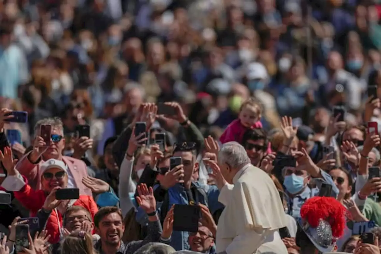 Pope makes Easter plea for Ukraine peace, cites nuclear risk